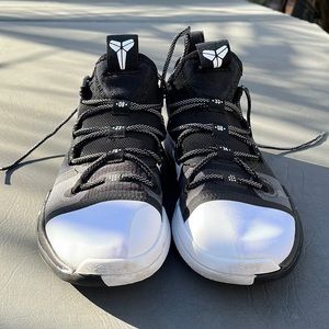 Kobe used OG Black/White Shoes men size 8